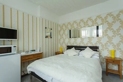 ***  Crossroads Hotel Bournemouth United Kingdom