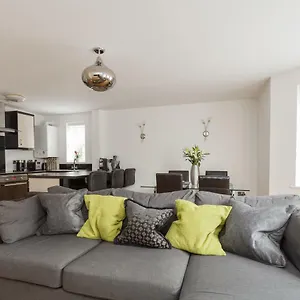Seaside Serenity: Contemporary With Access Apartment