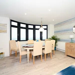 Luxury 3 Bed Apartment- Large Balcony With Seaviews Apartment