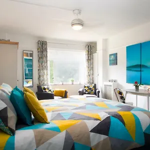 Hampshire Court Apartment